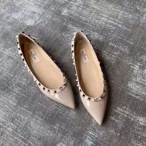 V Rockstuds Size 37 Nude Flats with Box valentino
